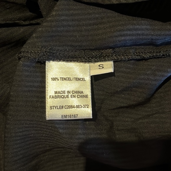 Cloth & Stone - Flowy black shirt - Picture 5 of 5